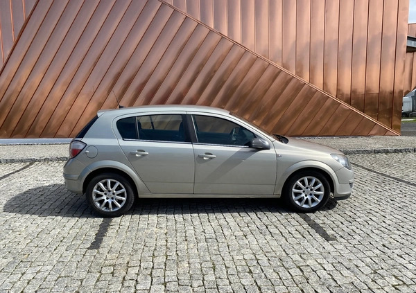 Opel Astra cena 6900 przebieg: 253000, rok produkcji 2005 z Żory małe 79
